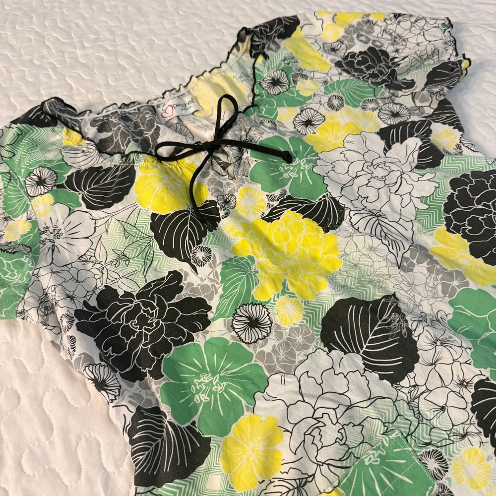 Peaches Uniforms Womens Medium Scrub Top Green Yellow Floral Pocket Smocked Back